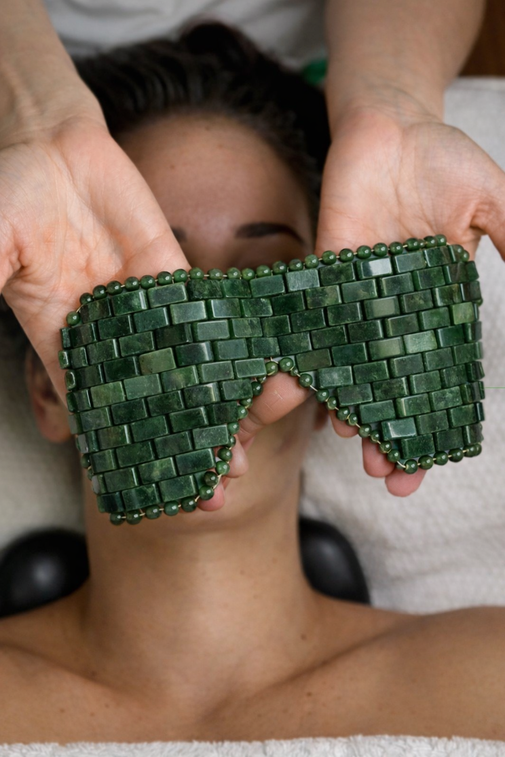 Natural Jade Eye Mask – Cooling Crystal Eye Therapy for Puffiness & Dark Circles